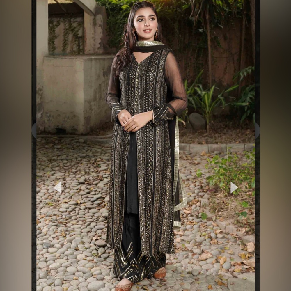 Beautiful Black Sequin Shalwar Kameez - XS - brand new 😍